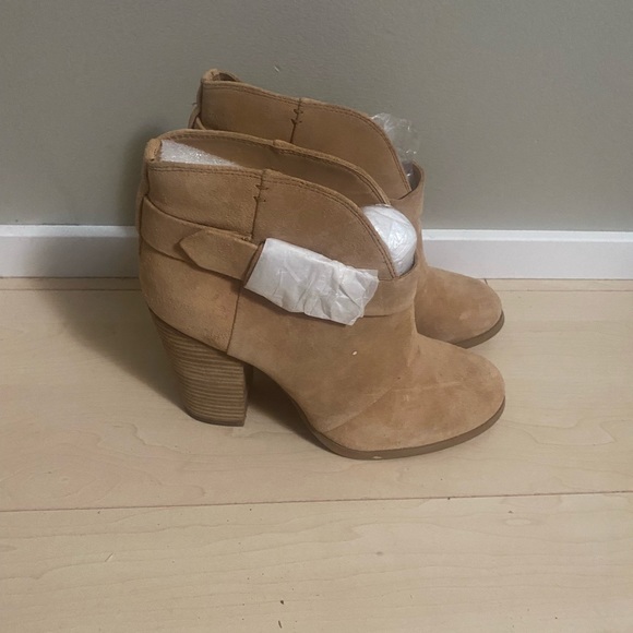 ♦️SOLD♦️SOLD♦️Brand New Boots - Picture 7 of 9